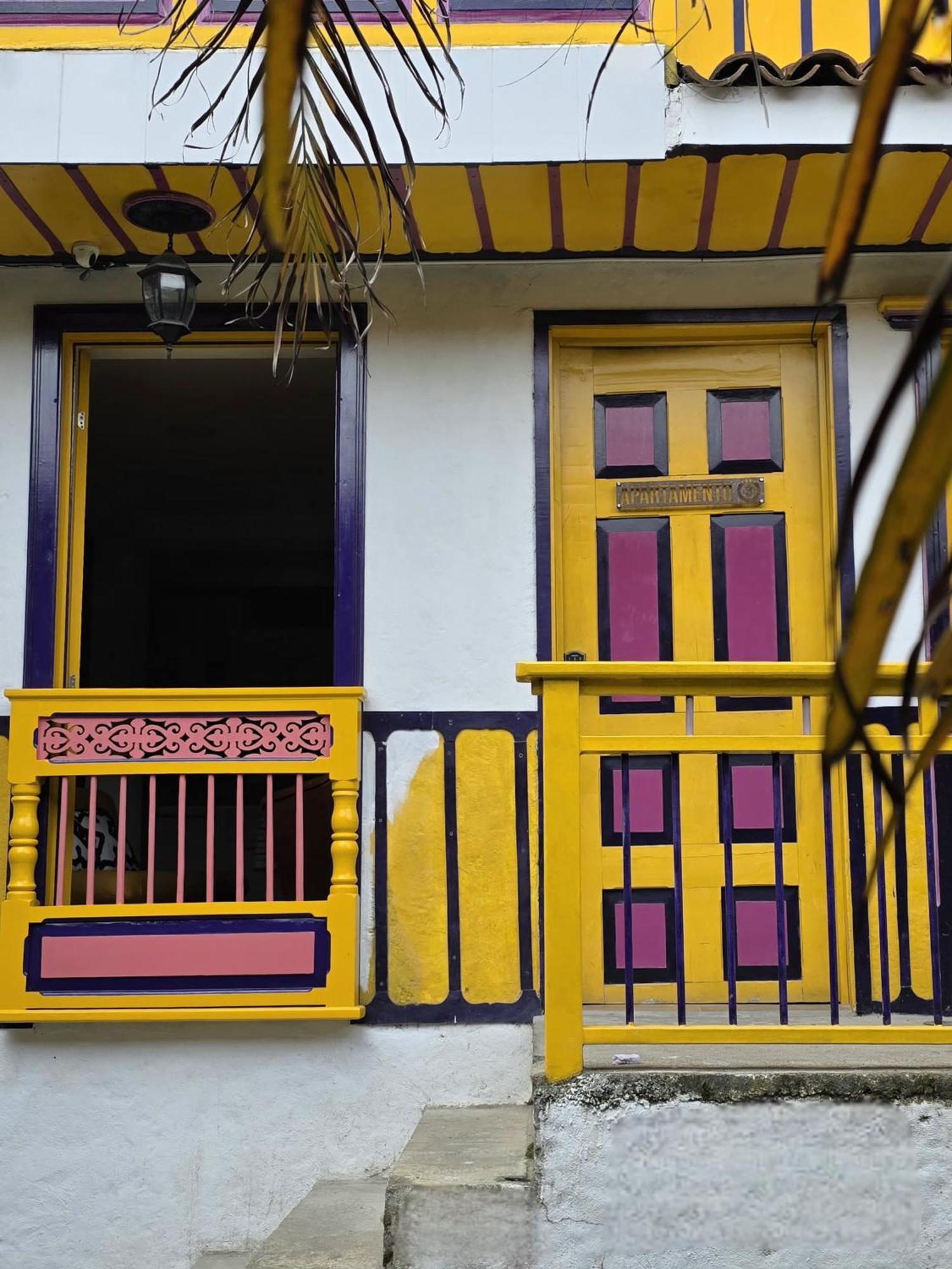 Confortable Apartamento A 20 Mt Del Parque Principal サレント エクステリア 写真
